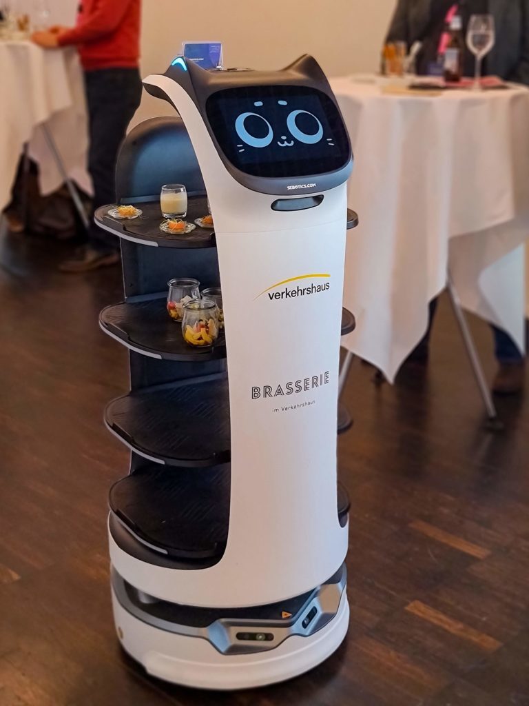 Gastro-Roboter BellaBot am Digitaltag
