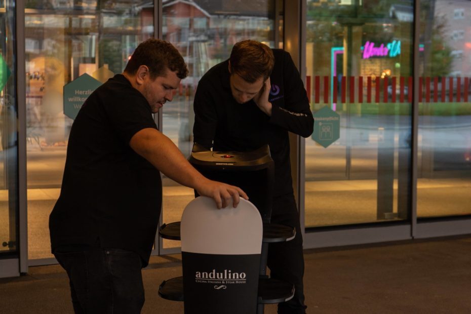 Sebotics technicians installing the BellaBot service robot in the Andulino restaurant