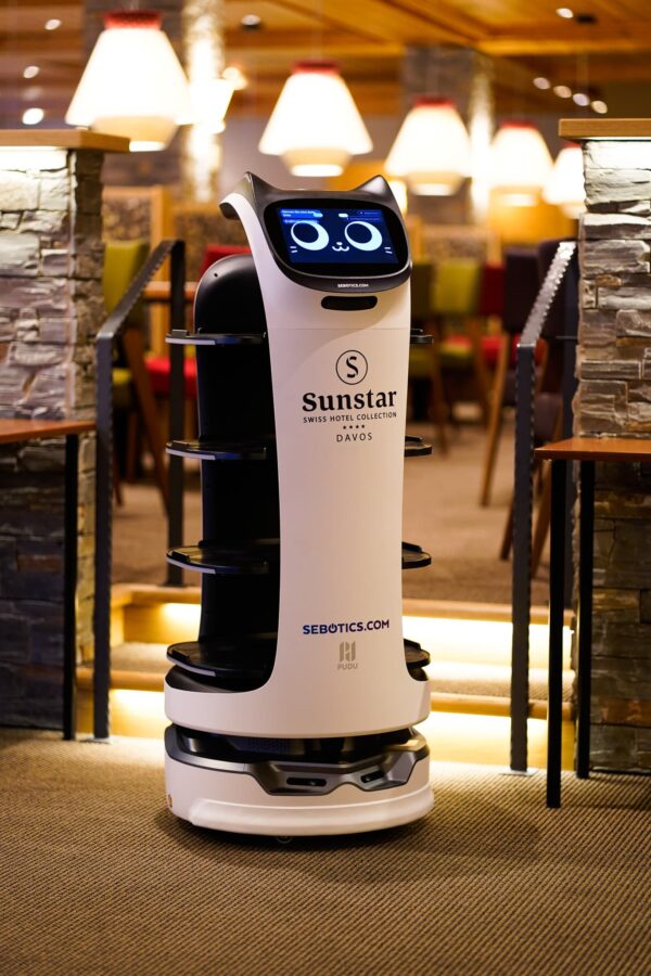 Robot di servizio BellaBot nel Sunstar Davos