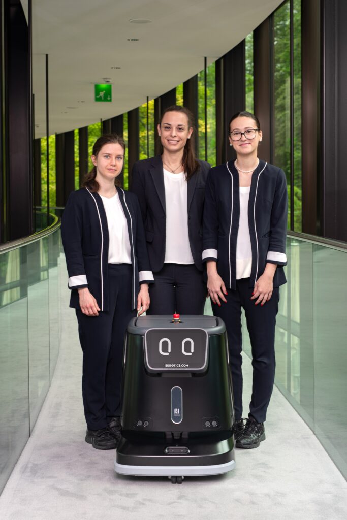 Sebotics Reinigungsroboter CC1 Dolder Grand Zürich Housekeeping-Team