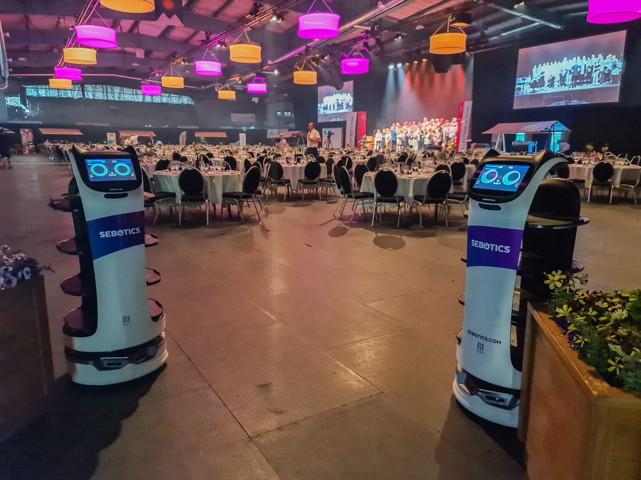 Robot de service BellaBot au DV de GastroSuisse