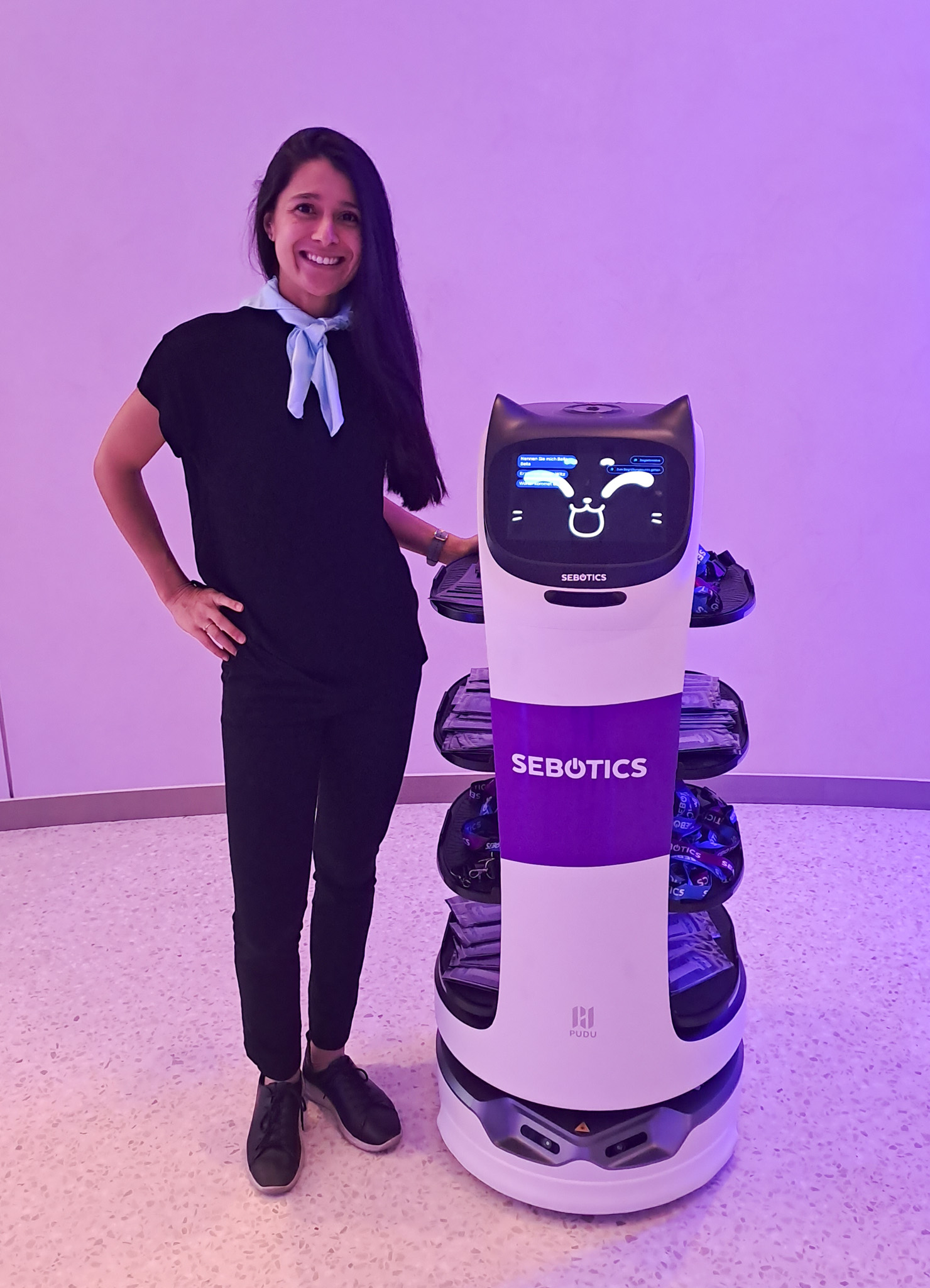 HotelTalk 2023 Serviceroboter BellaBot Sebotics