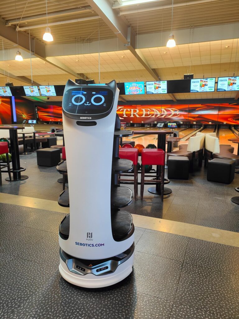 Le robot de service Bellabot à l'Extreme Bowlingarena Mainfrankenpark