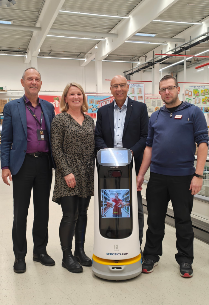 Werberoboter KettyBot SB Zentralmarkt Paderborn Sebotics